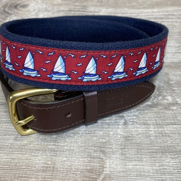 Vineyard Vines Belt Mens 35 Navy Sailboat Ribbon Leather Solid Brass Made in USA - Picture 1 of 7